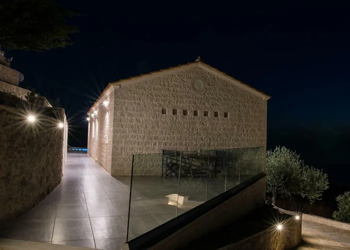 Kampaki Stone Villa